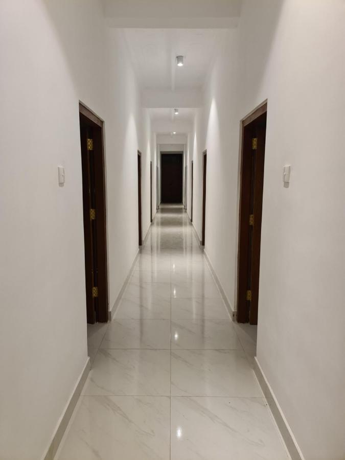 Ceylon Lodge - Airport Transit Hostel Negombo Extérieur photo