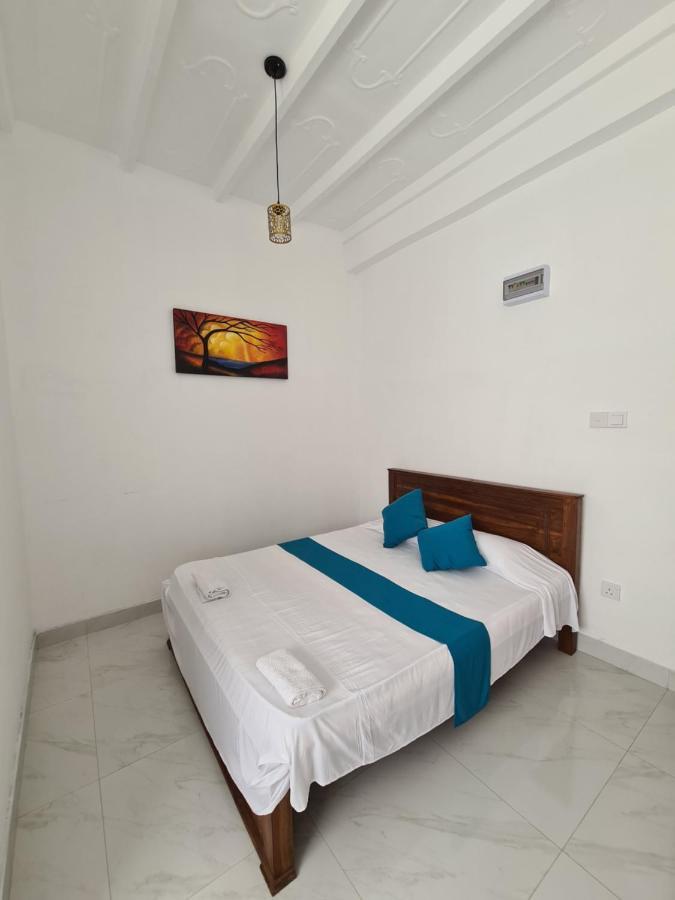 Ceylon Lodge - Airport Transit Hostel Negombo Extérieur photo