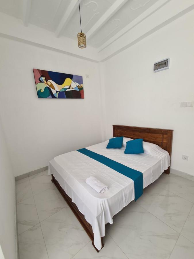 Ceylon Lodge - Airport Transit Hostel Negombo Extérieur photo