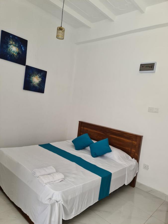Ceylon Lodge - Airport Transit Hostel Negombo Extérieur photo