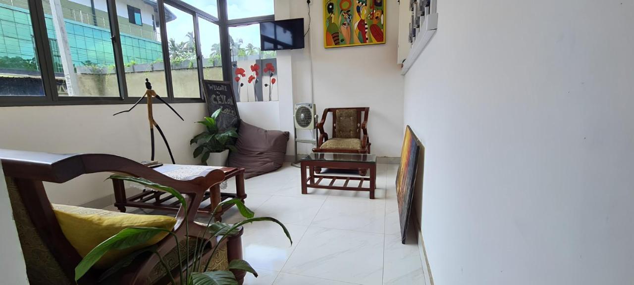 Ceylon Lodge - Airport Transit Hostel Negombo Extérieur photo