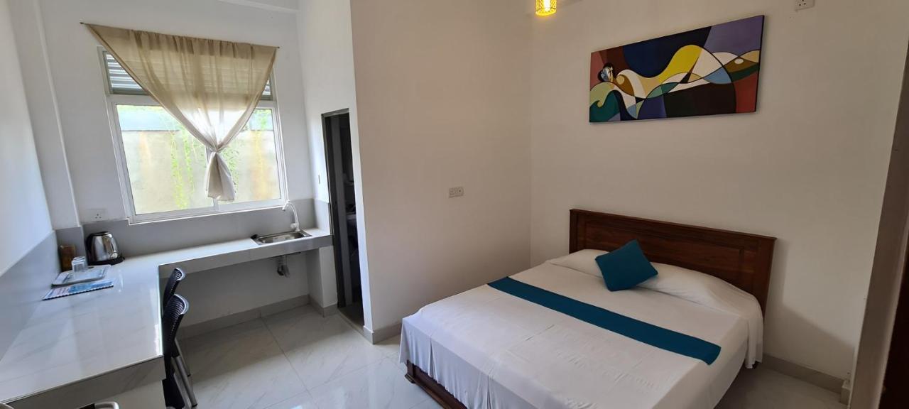 Ceylon Lodge - Airport Transit Hostel Negombo Extérieur photo
