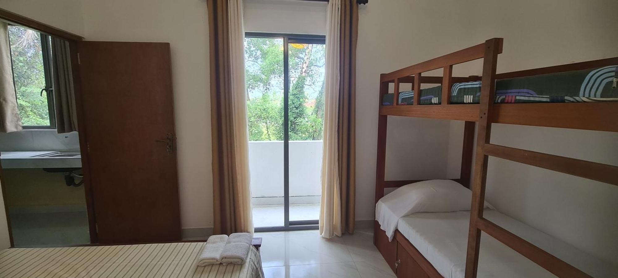 Ceylon Lodge - Airport Transit Hostel Negombo Extérieur photo