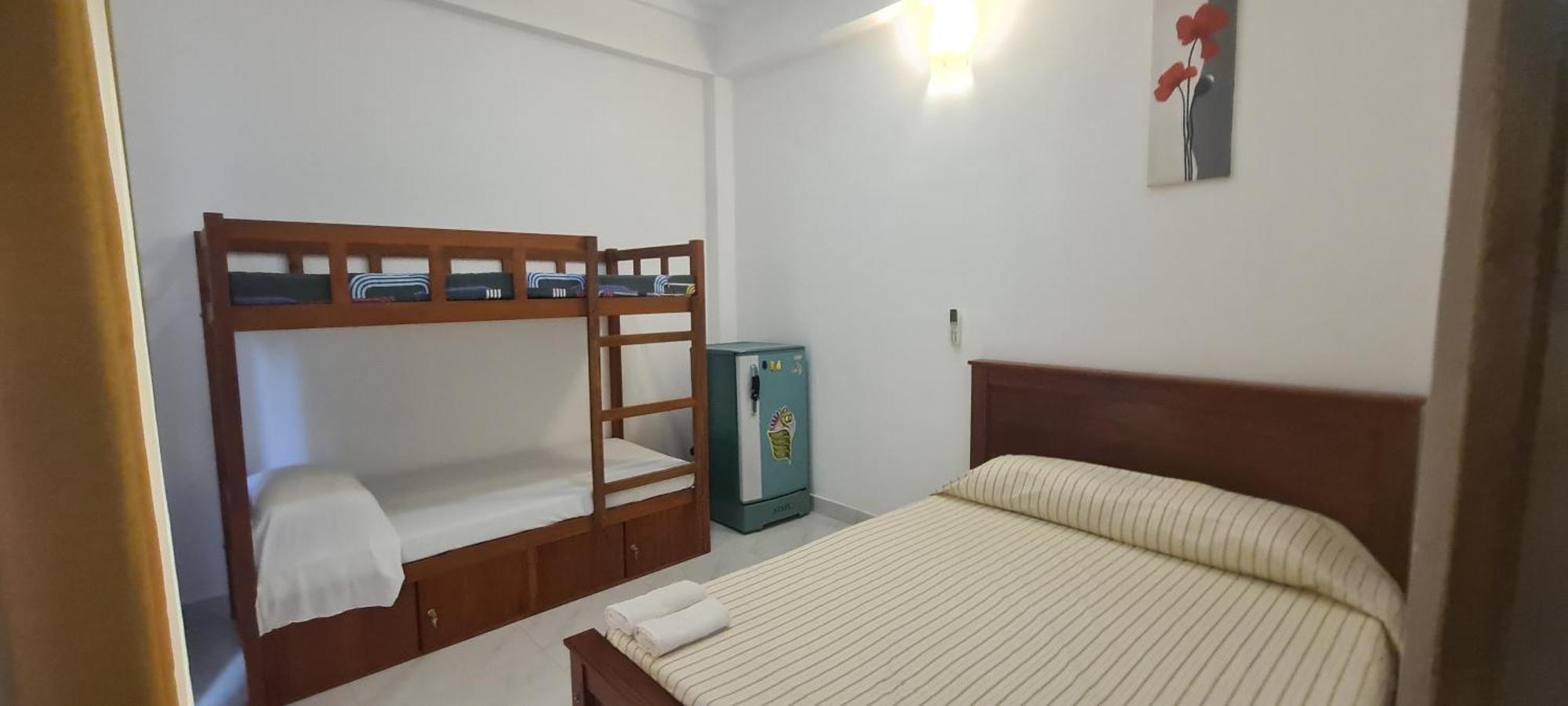 Ceylon Lodge - Airport Transit Hostel Negombo Extérieur photo